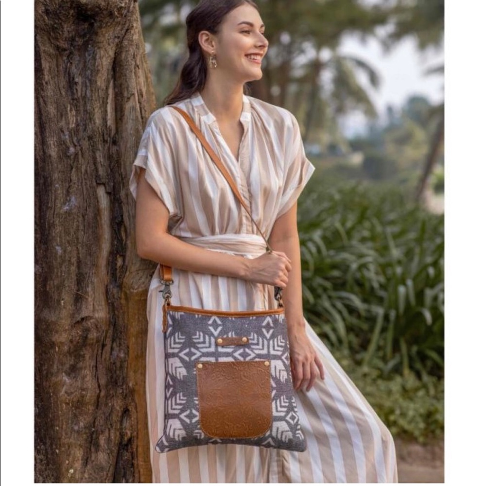 NWT! Beautiful Myra Shoulder Bag!